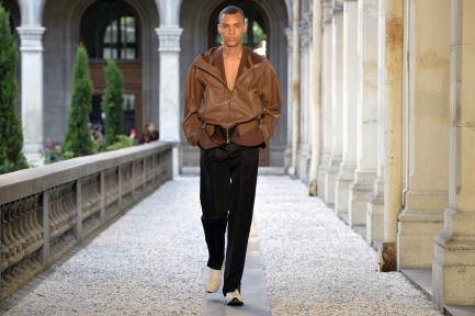 Look 10