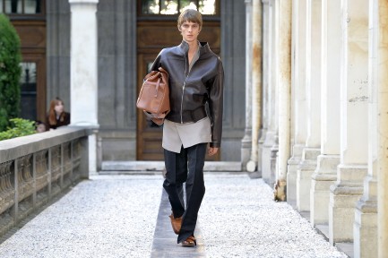 Look 16