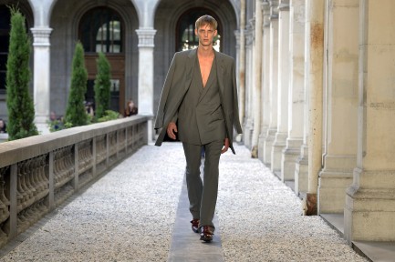 Look 25