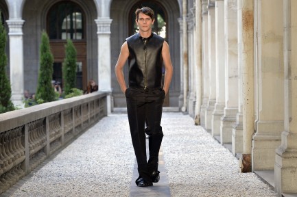 Look 32