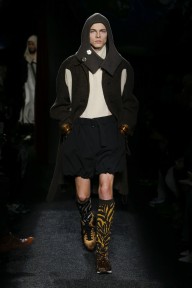 Look 10