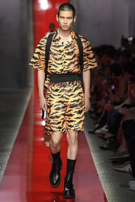 Look 16