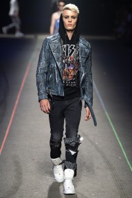 Look 16
