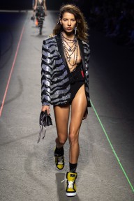 Look 60