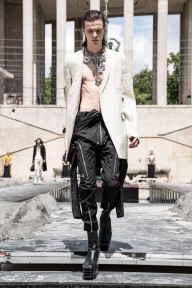 Look 10