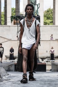 Look 32