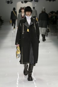 Look 16