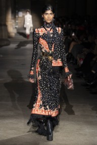 Look 16