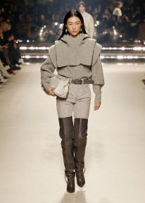Look 16