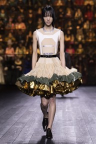Look 10