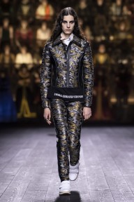 Look 32