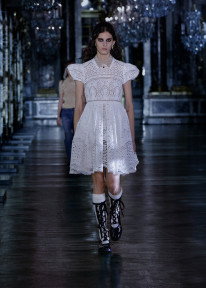Look 18